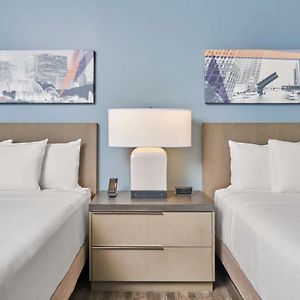 Den Guestroom Two Queen Beds